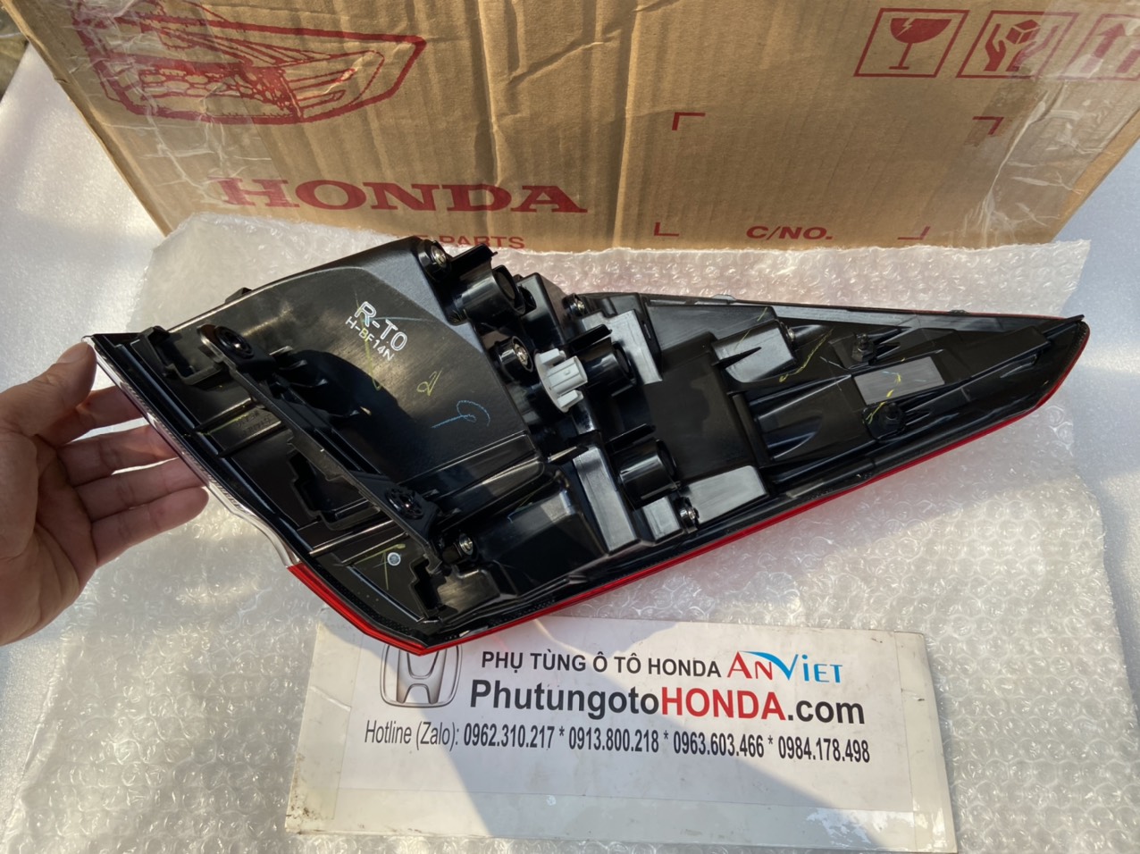 Đèn hậu miếng ngoài trên hông xe Honda CIVIC 2022